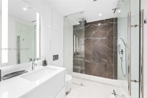 Снять в аренду кондоминиум в Майами, Флорида 4 спальни, 301.65м2, № 2062414 - фото 11