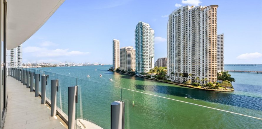 Кондоминиум с 4 спальнями в Майами, Флорида № 2062414