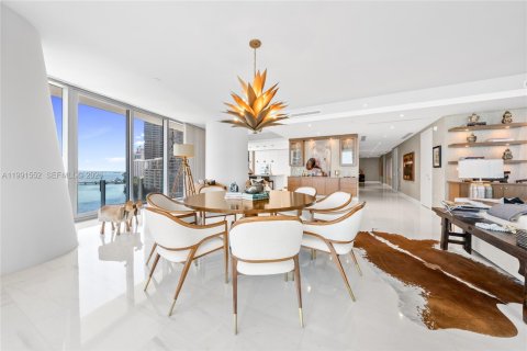 Снять в аренду кондоминиум в Майами, Флорида 4 спальни, 301.65м2, № 2062414 - фото 16