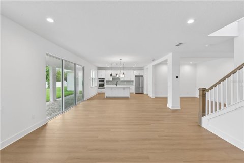 House in Orlando, Florida 4 bedrooms, 309.46 sq.m. № 1534771 - photo 6