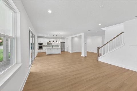 House in Orlando, Florida 4 bedrooms, 309.46 sq.m. № 1534771 - photo 4