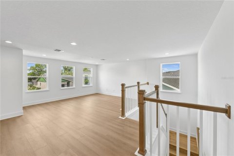 House in Orlando, Florida 4 bedrooms, 309.46 sq.m. № 1534771 - photo 11