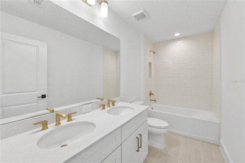House in Orlando, Florida 4 bedrooms, 309.46 sq.m. № 1534771 - photo 8