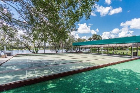 Townhouse in Weston, Florida 2 bedrooms, 103.12 sq.m. № 1963186 - photo 20