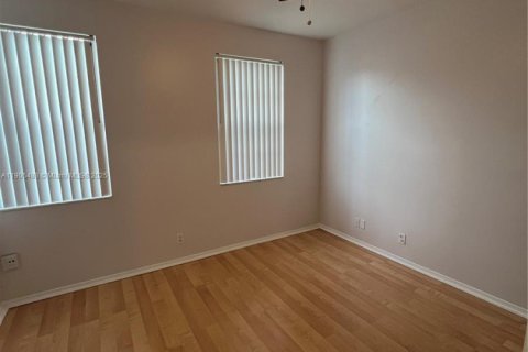 Townhouse in Weston, Florida 2 bedrooms, 103.12 sq.m. № 1963186 - photo 12