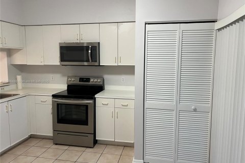 Townhouse in Weston, Florida 2 bedrooms, 103.12 sq.m. № 1963186 - photo 8