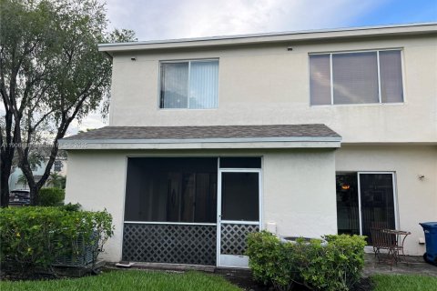Townhouse in Weston, Florida 2 bedrooms, 103.12 sq.m. № 1963186 - photo 18