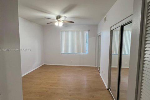 Townhouse in Weston, Florida 2 bedrooms, 103.12 sq.m. № 1963186 - photo 15