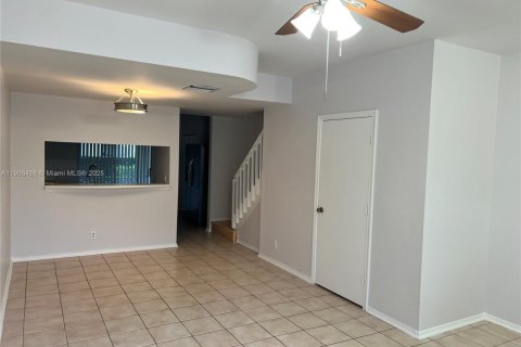Townhouse in Weston, Florida 2 bedrooms, 103.12 sq.m. № 1963186 - photo 3