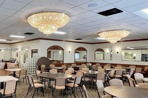 Townhouse in Weston, Florida 2 bedrooms, 103.12 sq.m. № 1963186 - photo 24