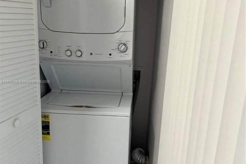 Townhouse in Weston, Florida 2 bedrooms, 103.12 sq.m. № 1963186 - photo 9