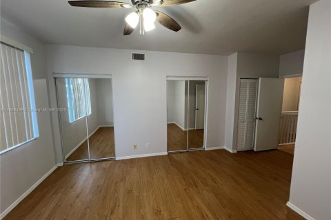 Townhouse in Weston, Florida 2 bedrooms, 103.12 sq.m. № 1963186 - photo 16