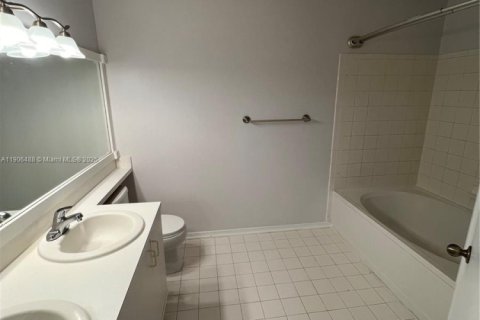 Townhouse in Weston, Florida 2 bedrooms, 103.12 sq.m. № 1963186 - photo 14