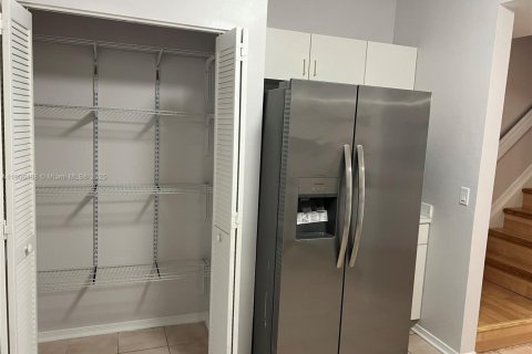 Townhouse in Weston, Florida 2 bedrooms, 103.12 sq.m. № 1963186 - photo 7