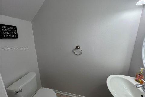 Townhouse in Weston, Florida 2 bedrooms, 103.12 sq.m. № 1963186 - photo 11