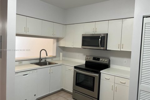 Townhouse in Weston, Florida 2 bedrooms, 103.12 sq.m. № 1963186 - photo 5