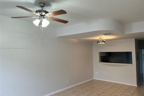 Townhouse in Weston, Florida 2 bedrooms, 103.12 sq.m. № 1963186 - photo 4