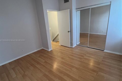 Townhouse in Weston, Florida 2 bedrooms, 103.12 sq.m. № 1963186 - photo 13