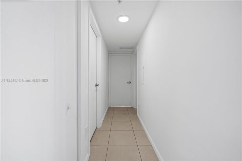 Снять в аренду кондоминиум в Майами, Флорида 2 спальни, 103.21м2, № 1930168 - фото 22