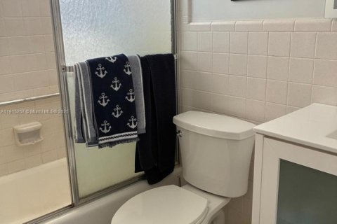 Купить кондоминиум в Лайтхаус-Пойнт, Флорида 1 комната, 62.8м2, № 1970653 - фото 11