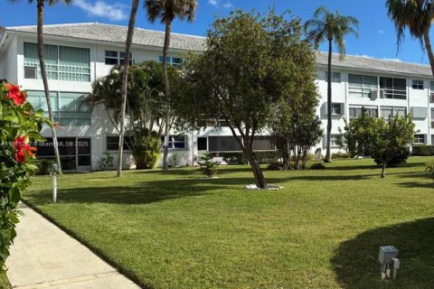 Купить кондоминиум в Лайтхаус-Пойнт, Флорида 1 комната, 62.8м2, № 1970653 - фото 14