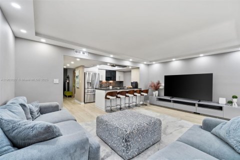 Adosado en venta en Hallandale Beach, Florida, 3 dormitorios, 162.58 m2 № 1955411 - foto 12