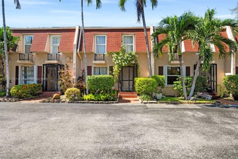 Adosado en venta en Hallandale Beach, Florida, 3 dormitorios, 162.58 m2 № 1955411 - foto 1