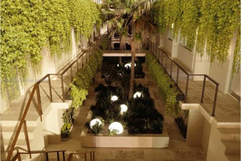 Condo in Miami Beach, Florida, 1 bedroom  № 2025885 - photo 15