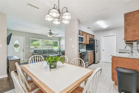 House in Dade City, Florida 4 bedrooms, 173.91 sq.m. № 1910243 - photo 11