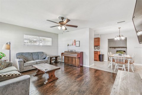 House in Dade City, Florida 4 bedrooms, 173.91 sq.m. № 1910243 - photo 7