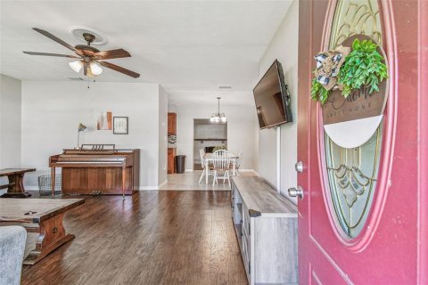 House in Dade City, Florida 4 bedrooms, 173.91 sq.m. № 1910243 - photo 6