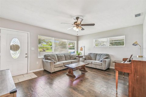 House in Dade City, Florida 4 bedrooms, 173.91 sq.m. № 1910243 - photo 8