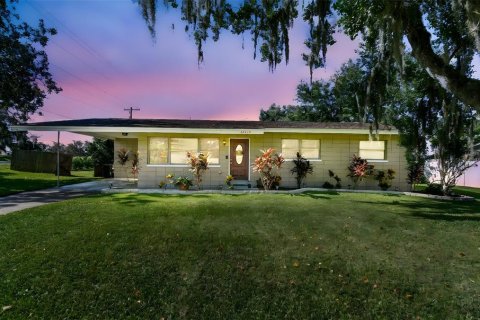 House in Dade City, Florida 4 bedrooms, 173.91 sq.m. № 1910243 - photo 2