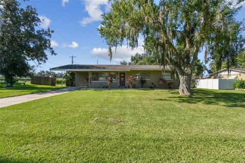 House in Dade City, Florida 4 bedrooms, 173.91 sq.m. № 1910243 - photo 1