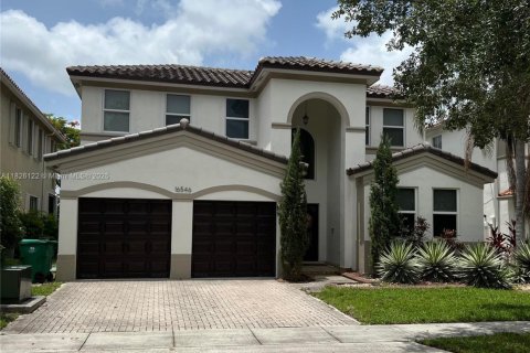 Casa en venta en Miramar, Florida, 4 dormitorios, 316.8 m2 № 1794447 - foto 1