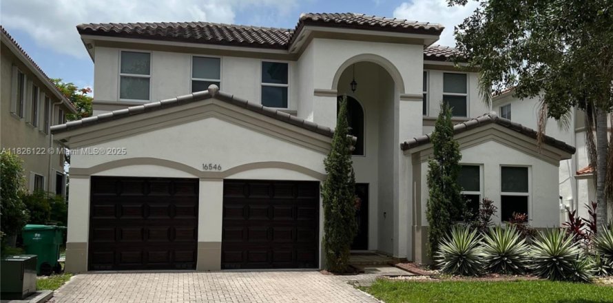 Casa en Miramar, Florida 4 dormitorios, 316.8 m2 № 1794447