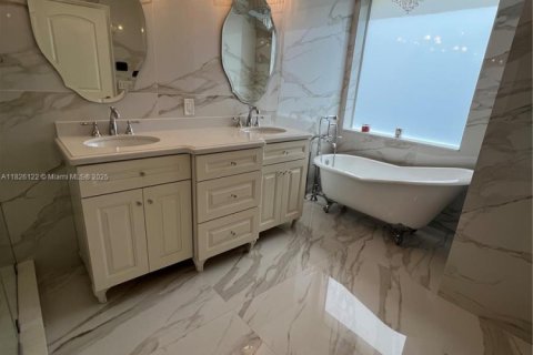 Casa en venta en Miramar, Florida, 4 dormitorios, 316.8 m2 № 1794447 - foto 13