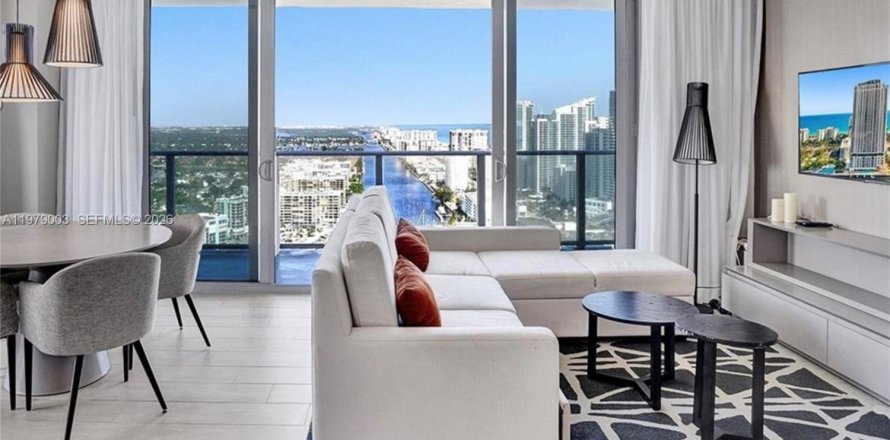 Кондоминиум с 2 спальнями в Холливуд, Флорида № 2046091