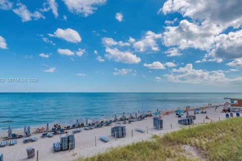 Купить кондоминиум в Холливуд, Флорида 2 спальни, 99.87м2, № 2046091 - фото 30