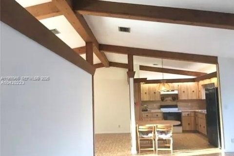 Villa ou maison à vendre à Miami, Floride: 4 chambres, 201.23 m2 № 2011311 - photo 16