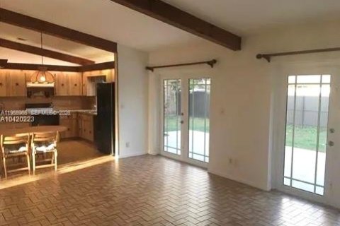 Villa ou maison à vendre à Miami, Floride: 4 chambres, 201.23 m2 № 2011311 - photo 9