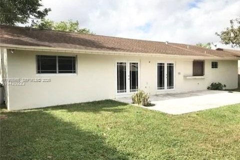 Villa ou maison à vendre à Miami, Floride: 4 chambres, 201.23 m2 № 2011311 - photo 6