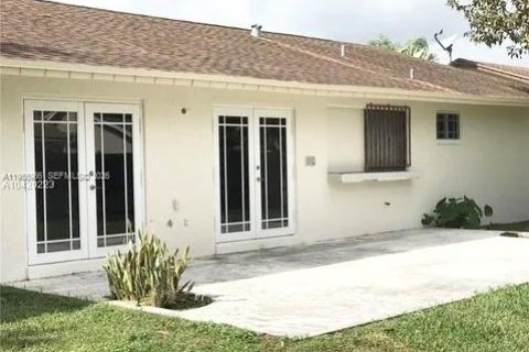 Villa ou maison à vendre à Miami, Floride: 4 chambres, 201.23 m2 № 2011311 - photo 8