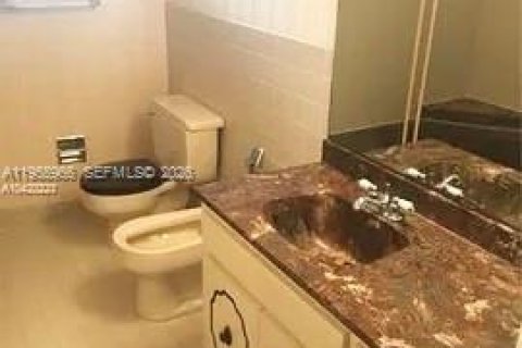 Villa ou maison à vendre à Miami, Floride: 4 chambres, 201.23 m2 № 2011311 - photo 11