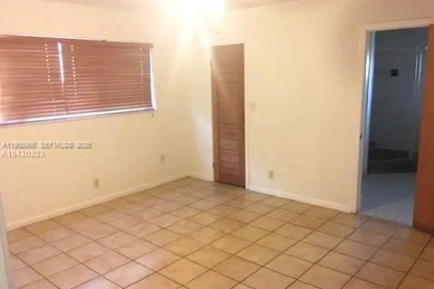 Villa ou maison à vendre à Miami, Floride: 4 chambres, 201.23 m2 № 2011311 - photo 15