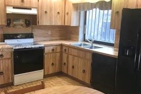 Villa ou maison à vendre à Miami, Floride: 4 chambres, 201.23 m2 № 2011311 - photo 14