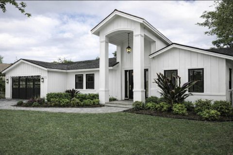 Villa ou maison à vendre à Miami, Floride: 4 chambres, 201.23 m2 № 2011311 - photo 2