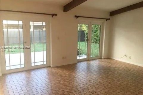 Villa ou maison à vendre à Miami, Floride: 4 chambres, 201.23 m2 № 2011311 - photo 12