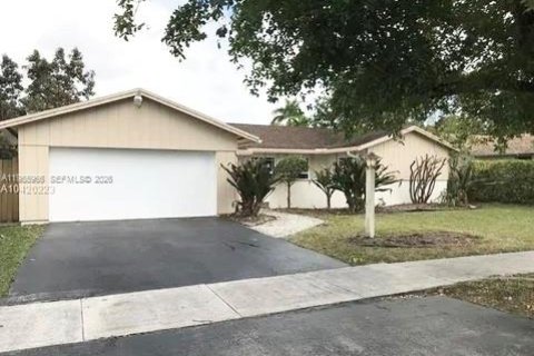 Villa ou maison à vendre à Miami, Floride: 4 chambres, 201.23 m2 № 2011311 - photo 5