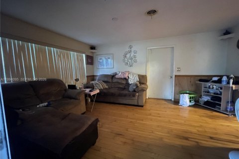 House in West Palm Beach, Florida 3 bedrooms, 172.61 sq.m. № 2062566 - photo 2